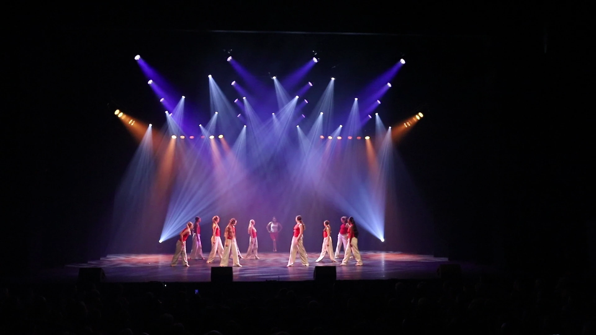 Beeld uit het optreden Demoteam Gezamenlijk tijdens The Magic of Dance