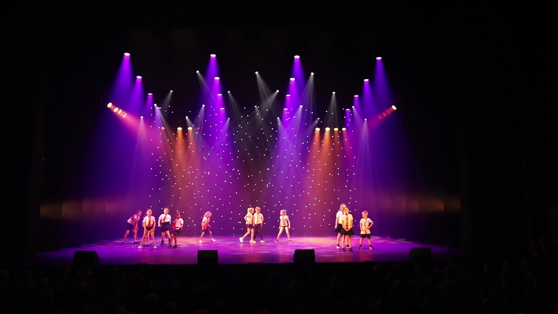 Beeld uit het optreden Streetdance 6-9 jaar tijdens The Magic of Dance