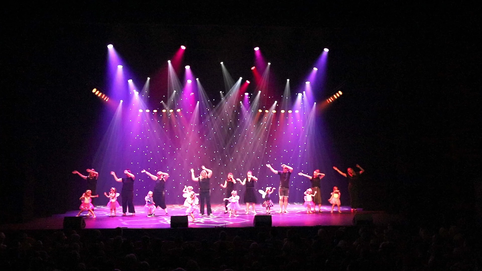Beeld uit het optreden Peuterdans tijdens The Magic of Dance