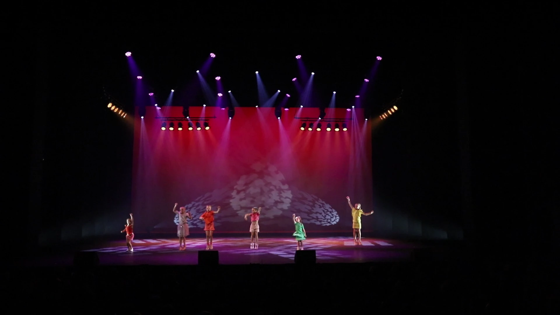 Beeld uit het optreden Kinderen voor Kinderen 6-9 jaar tijdens The Magic of Dance