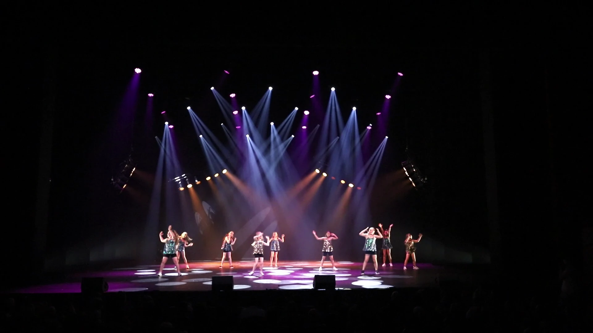 Beeld uit het optreden Dancemix 7-10 jaar tijdens The Magic of Dance