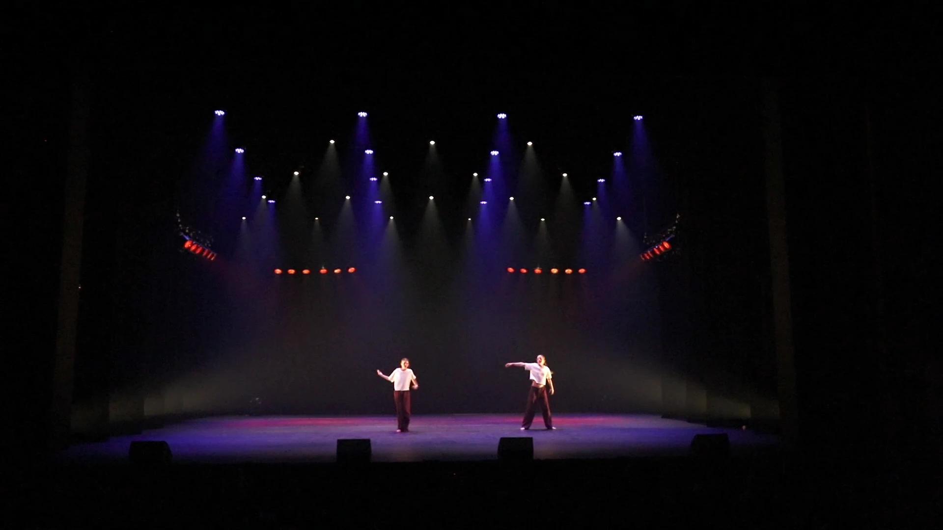 Beeld uit het optreden Duo Liese & Benthe tijdens The Magic of Dance